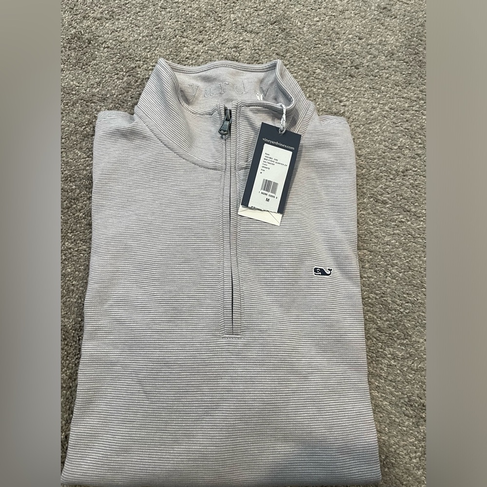 Men’s vineyard vine quarter zip gray with white stripe size. Medium